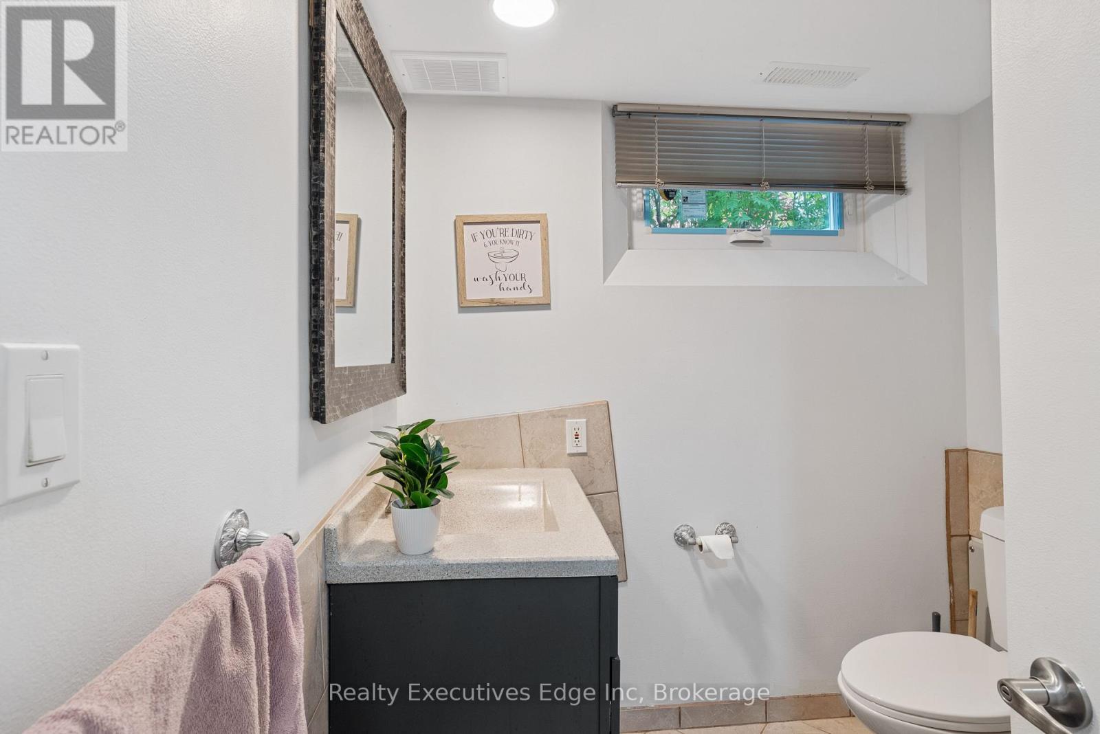 309 Southill Drive, Kitchener, Ontario  N2A 2R2 - Photo 26 - X12254243