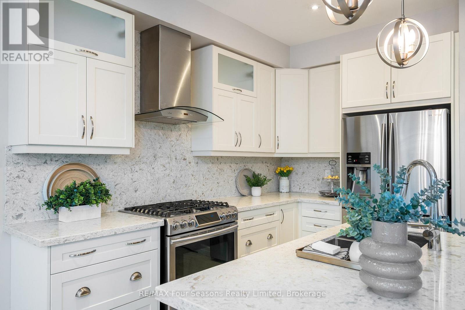 29 Wagner Crescent, Essa, Ontario  L0M 1B5 - Photo 3 - N12254488