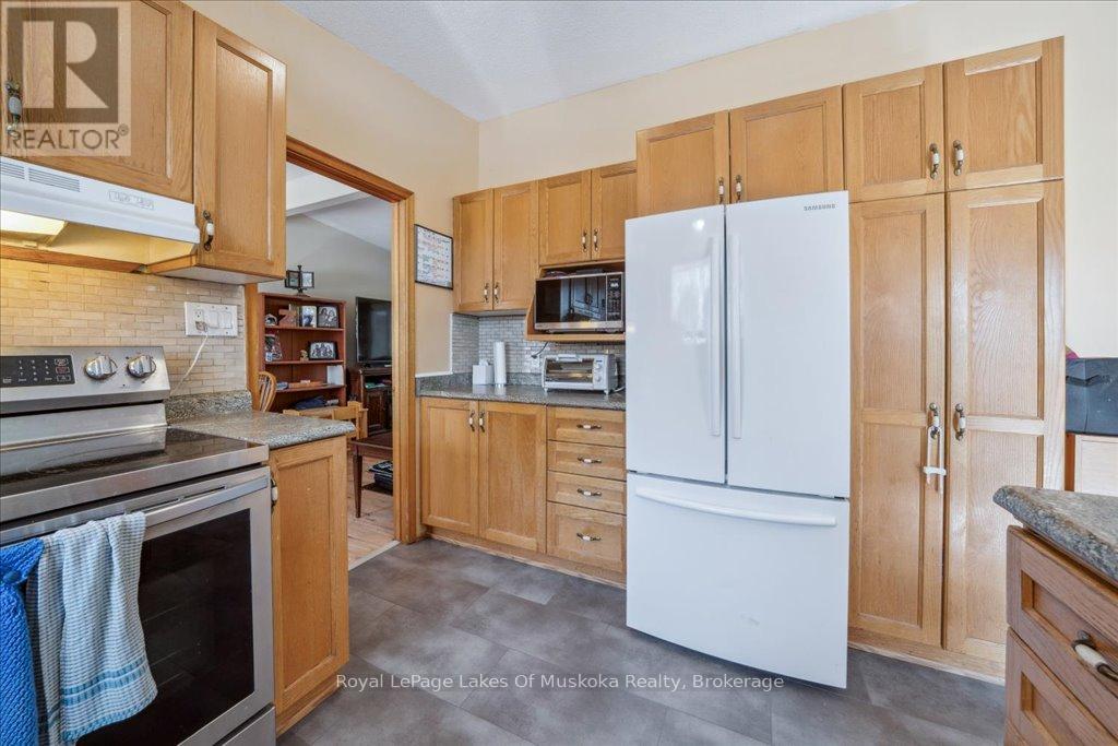 1030 Simpson Road, Gravenhurst, Ontario  P1P 1R1 - Photo 13 - X12254541