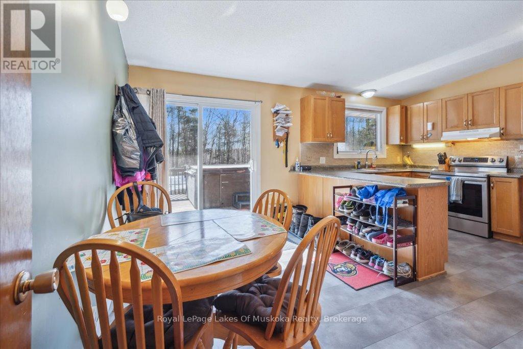 1030 Simpson Road, Gravenhurst, Ontario  P1P 1R1 - Photo 14 - X12254541