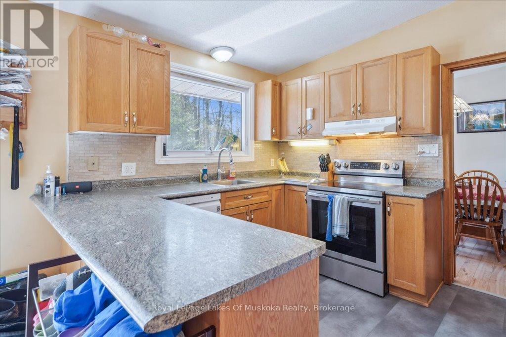 1030 Simpson Road, Gravenhurst, Ontario  P1P 1R1 - Photo 15 - X12254541