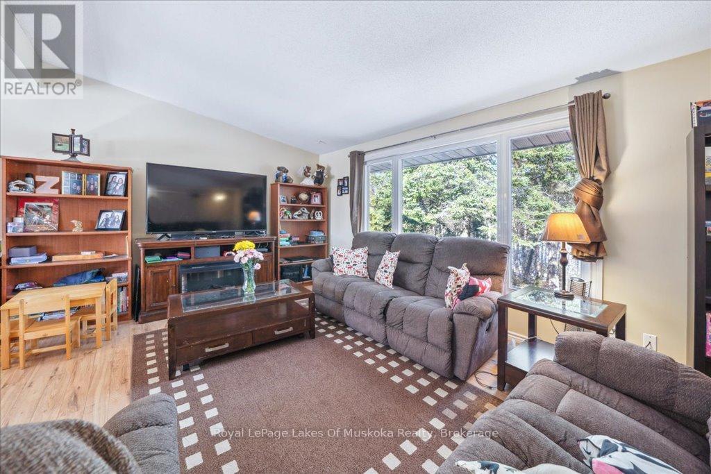 1030 Simpson Road, Gravenhurst, Ontario  P1P 1R1 - Photo 8 - X12254541