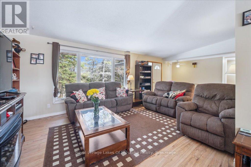 1030 Simpson Road, Gravenhurst, Ontario  P1P 1R1 - Photo 9 - X12254541