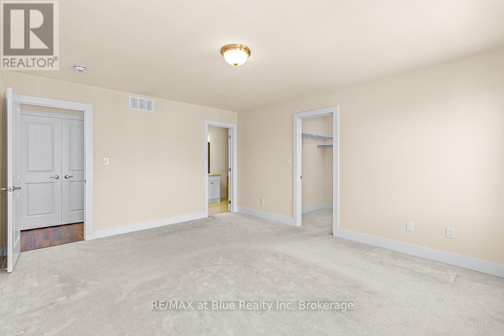181 Yellow Birch Crescent, Blue Mountains, Ontario  L9Y 0Z3 - Photo 12 - X12254595