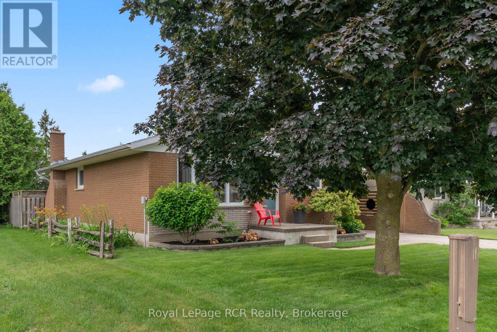 657 14th Street, Hanover, Ontario  N4N 3G9 - Photo 2 - X12254821