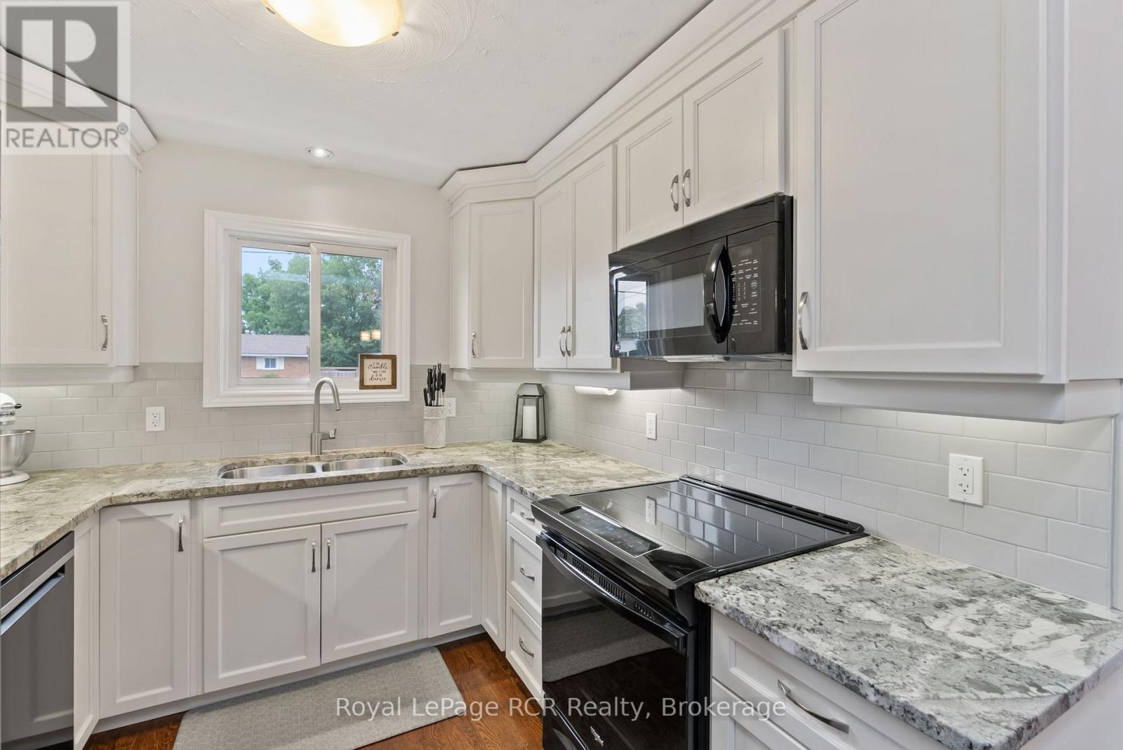 657 14th Street, Hanover, Ontario  N4N 3G9 - Photo 20 - X12254821