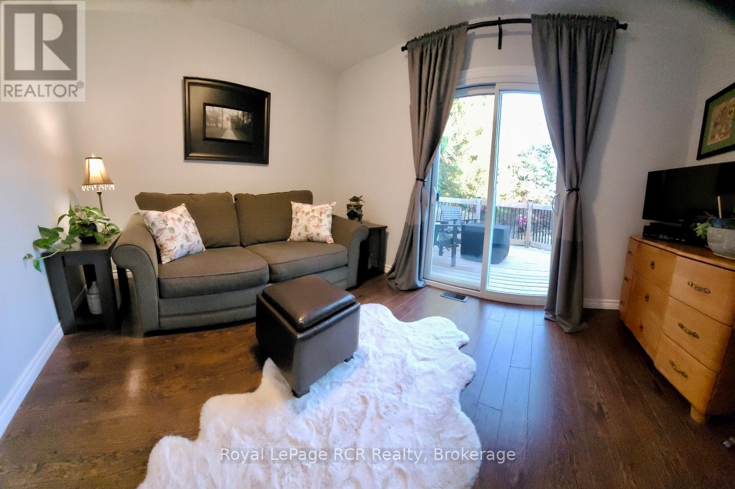 657 14th Street, Hanover, Ontario  N4N 3G9 - Photo 25 - X12254821