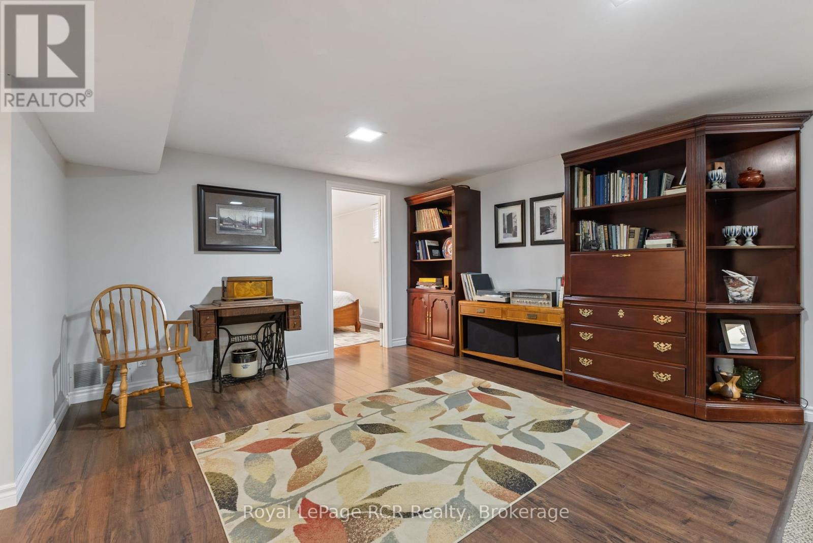 657 14th Street, Hanover, Ontario  N4N 3G9 - Photo 31 - X12254821