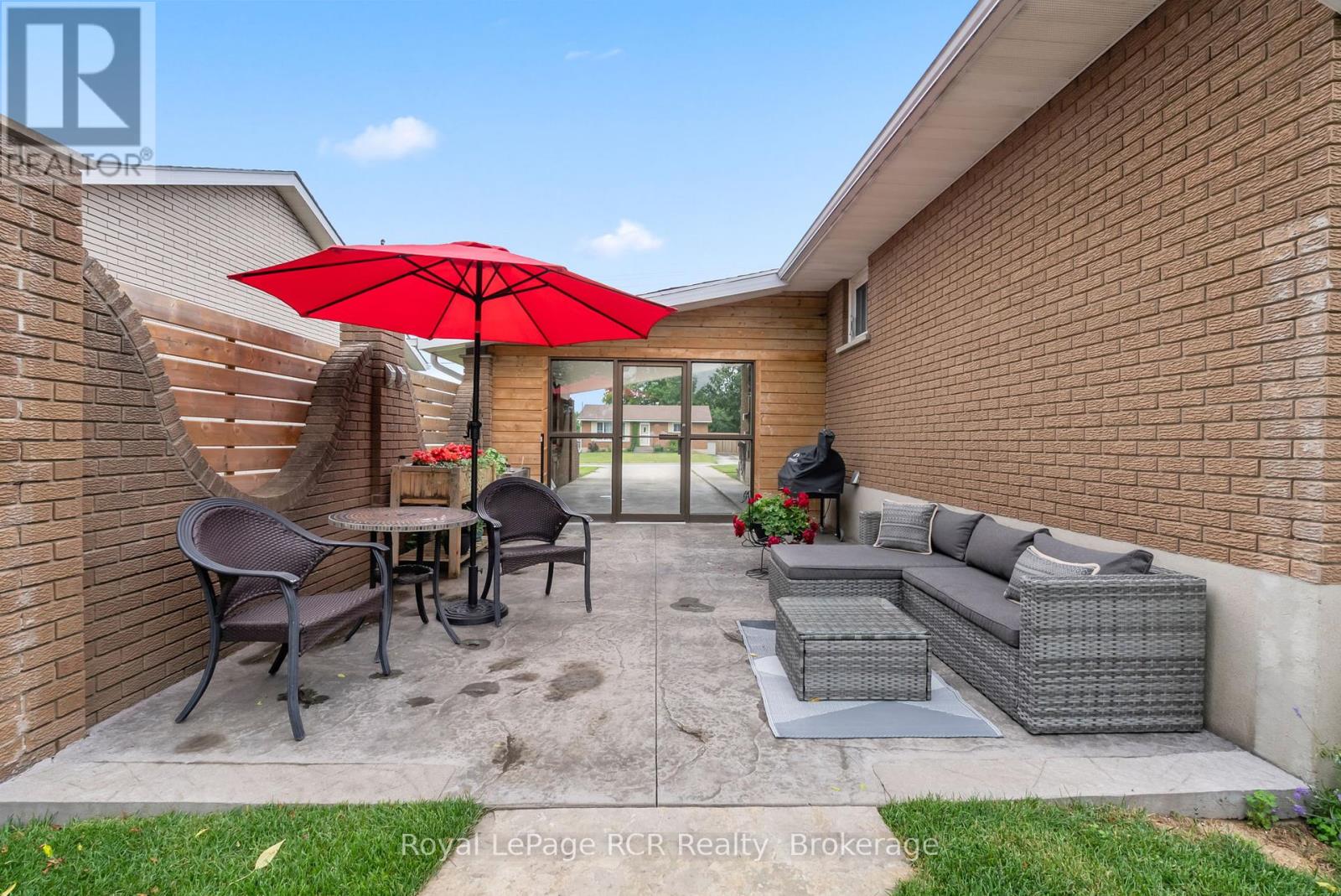 657 14th Street, Hanover, Ontario  N4N 3G9 - Photo 6 - X12254821