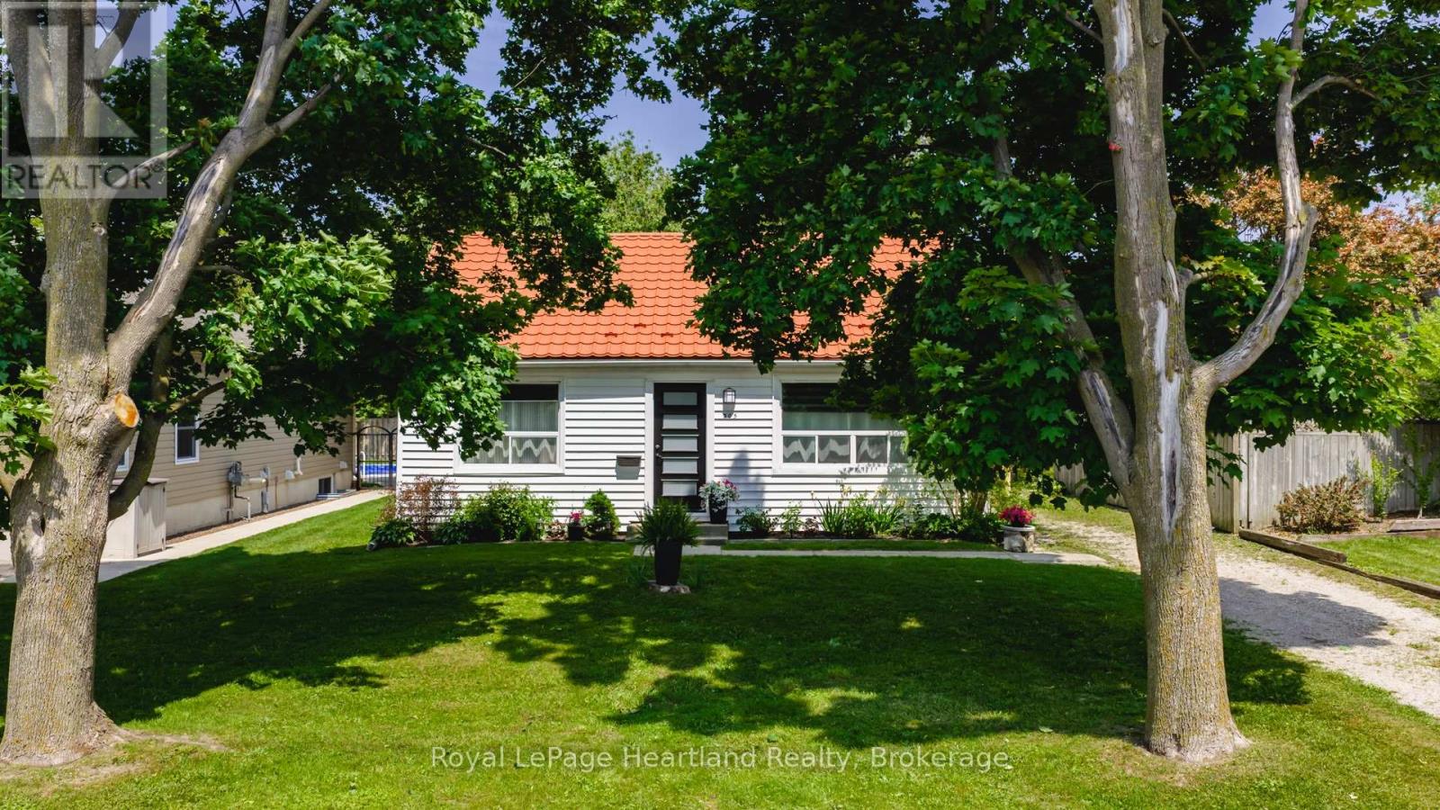 305 MARY STREET, Goderich, Ontario