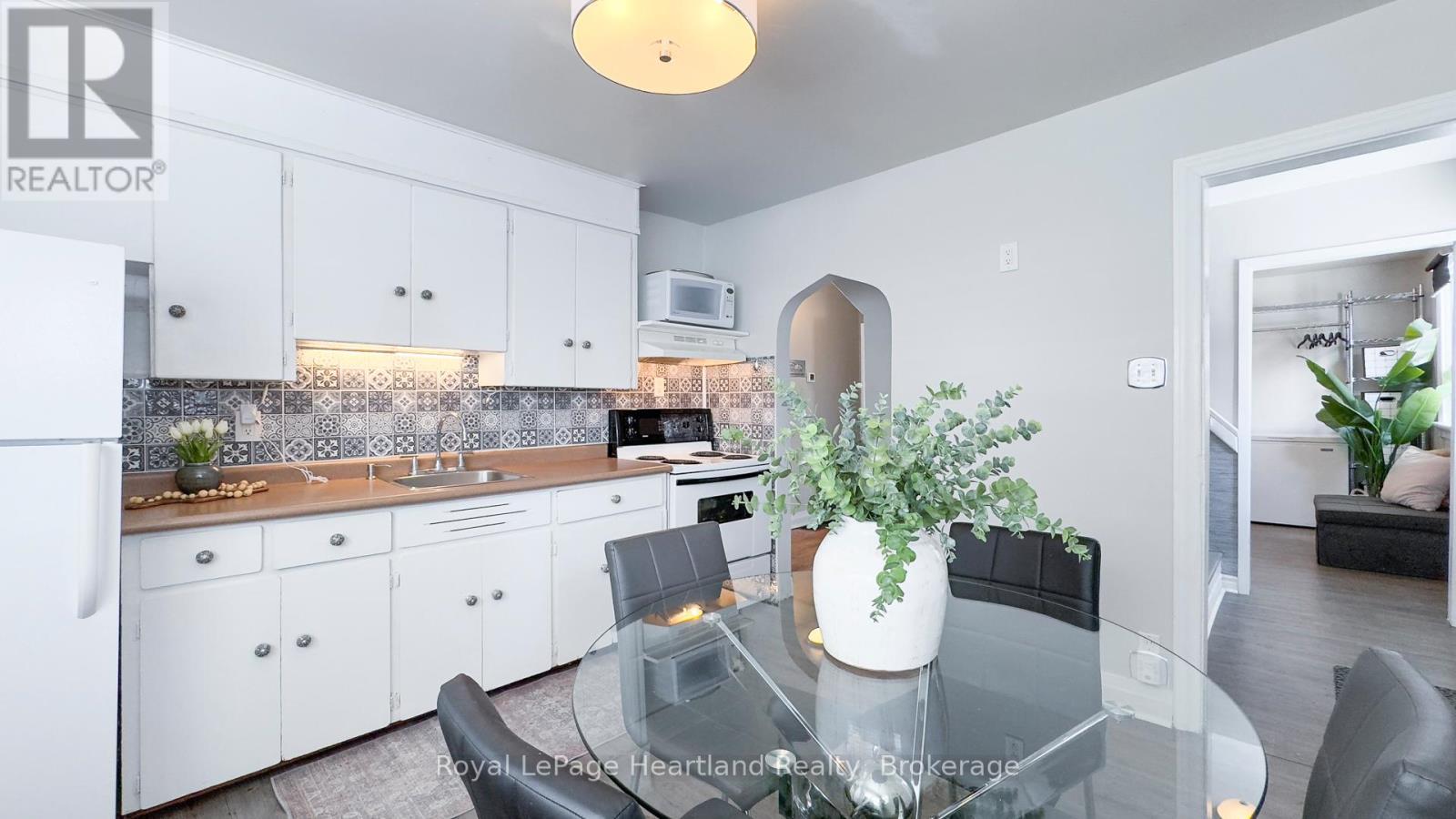 305 Mary Street, Goderich, Ontario  N7A 3B3 - Photo 11 - X12254856
