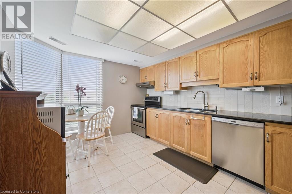 3267 King Street E Unit# Ph6, Kitchener, Ontario  N2A 4A4 - Photo 14 - 40746286