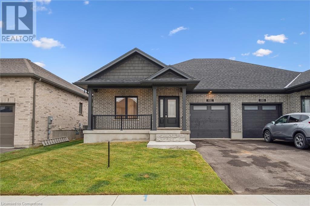 102 South Parkwood Boulevard, Elmira, Ontario  N3B 0E6 - Photo 2 - 40742052