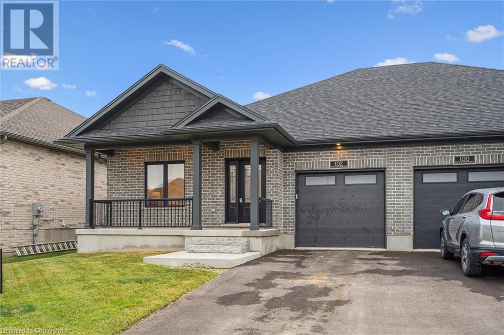 102 South Parkwood Boulevard, Elmira, Ontario  N3B 0E6 - Photo 3 - 40742052