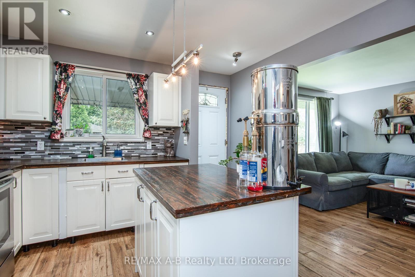 17 Hickory Line, Stratford, Ontario  N5A 6Y5 - Photo 13 - X12255040