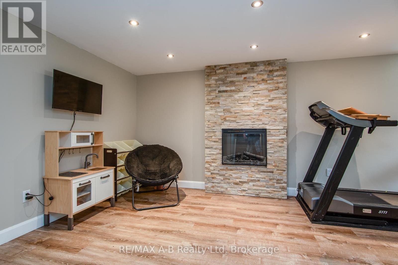 17 Hickory Line, Stratford, Ontario  N5A 6Y5 - Photo 31 - X12255040
