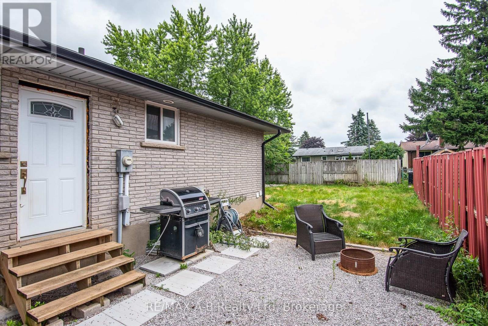 17 Hickory Line, Stratford, Ontario  N5A 6Y5 - Photo 4 - X12255040