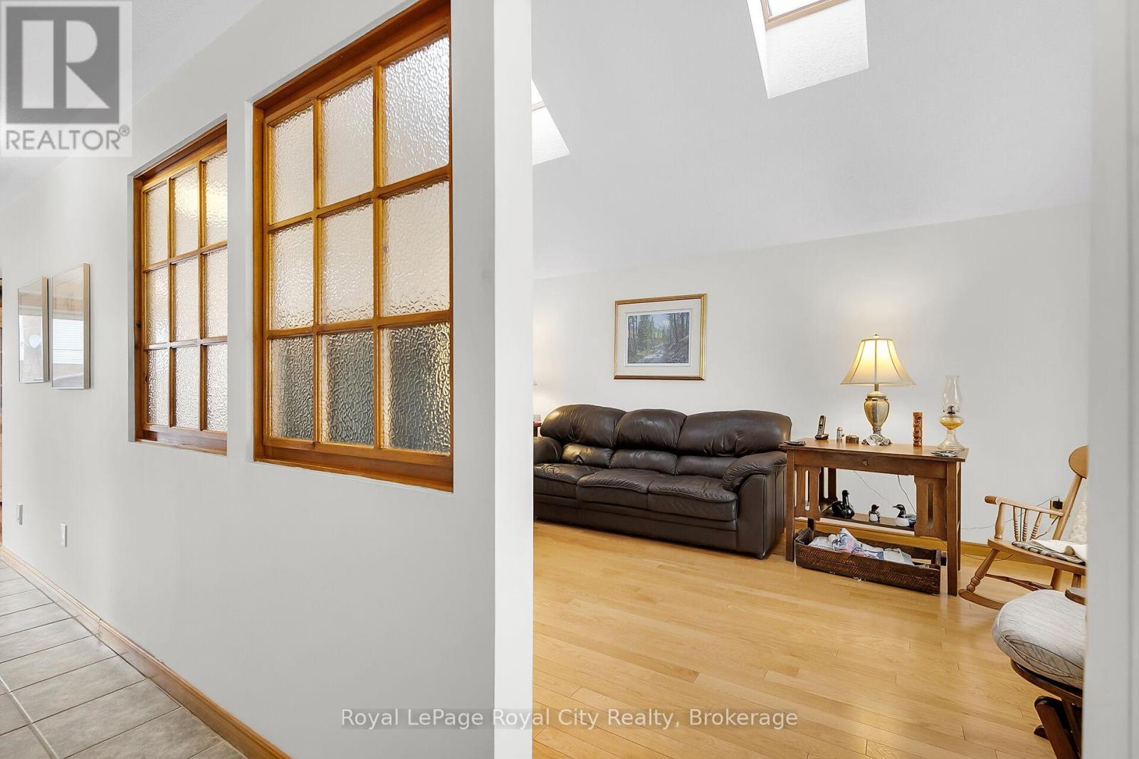 18 Smart Street, Guelph, Ontario  N1G 4L4 - Photo 4 - X12255241