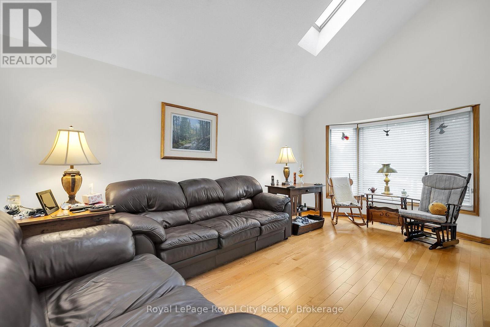 18 Smart Street, Guelph, Ontario  N1G 4L4 - Photo 6 - X12255241