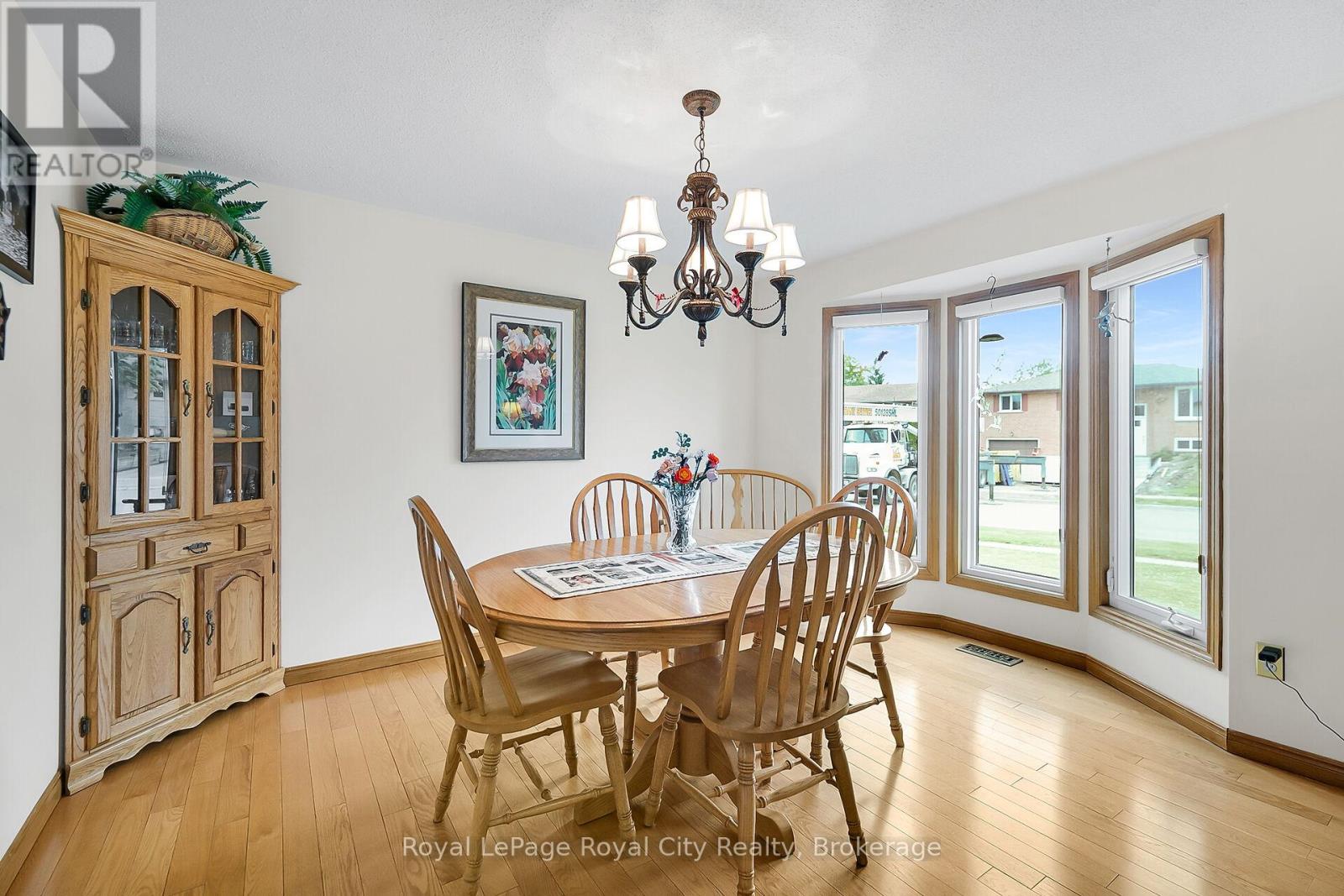 18 Smart Street, Guelph, Ontario  N1G 4L4 - Photo 8 - X12255241