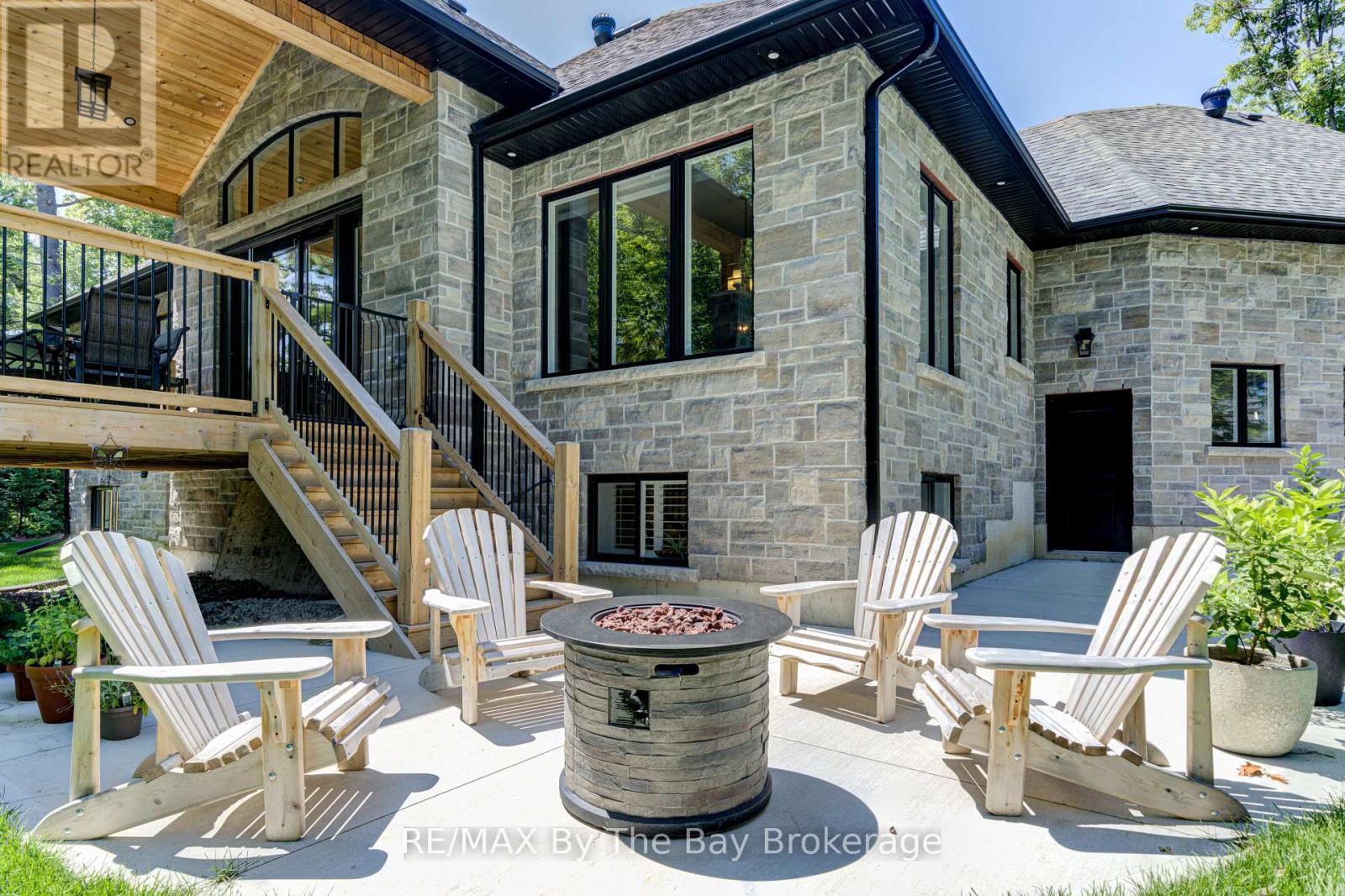 833 Eastdale Drive, Wasaga Beach, Ontario  L9Z 2R5 - Photo 4 - S12255318