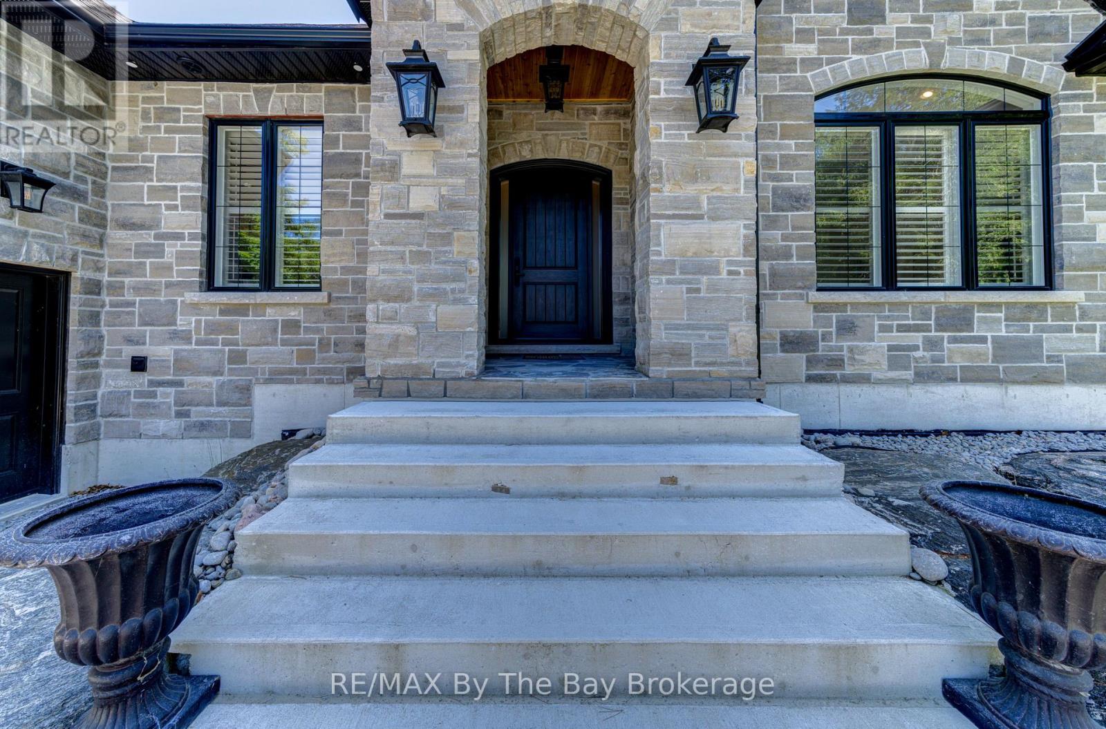 833 Eastdale Drive, Wasaga Beach, Ontario  L9Z 2R5 - Photo 5 - S12255318
