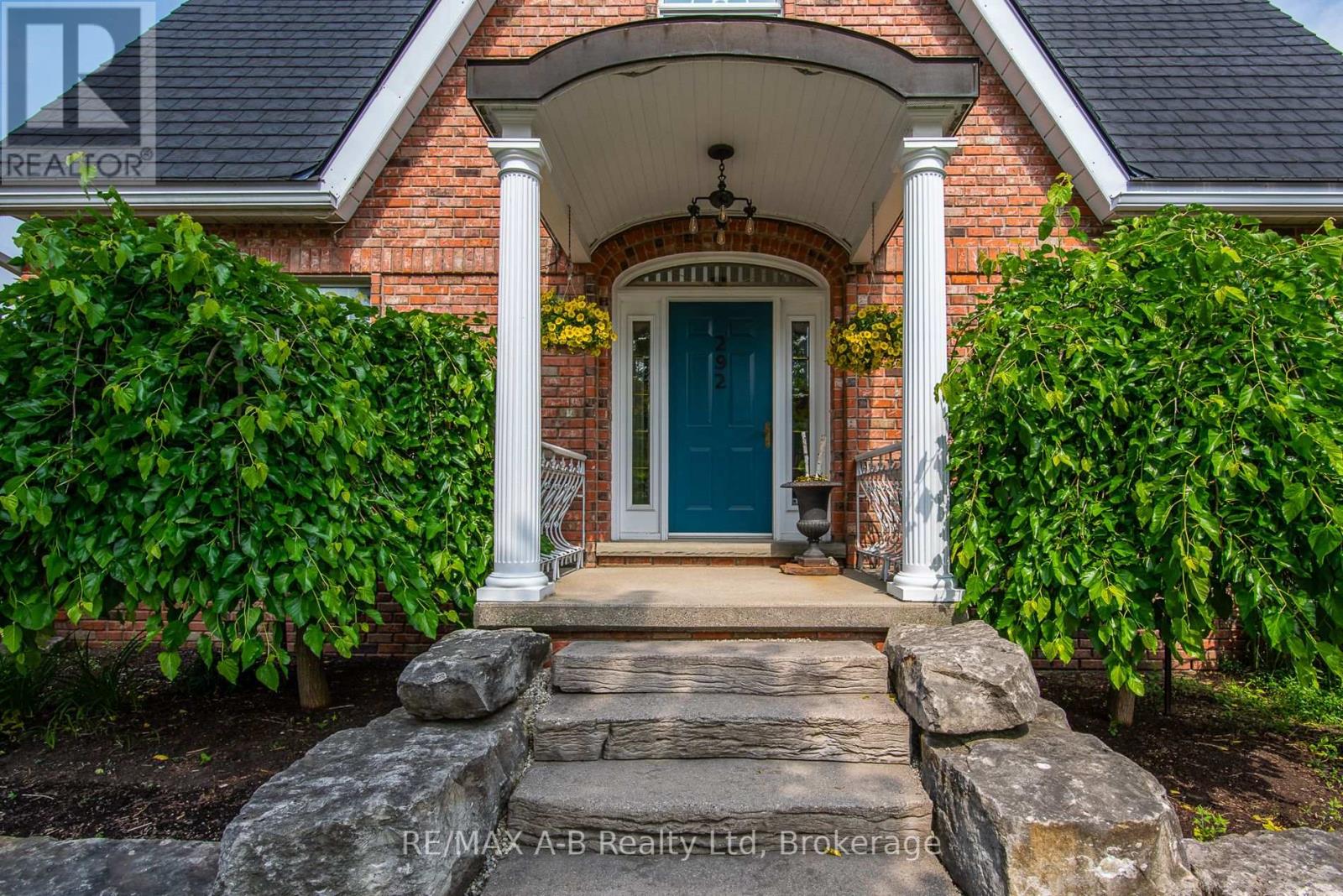 292 Woods Street, Stratford, Ontario  N5A 7T4 - Photo 10 - X12255396