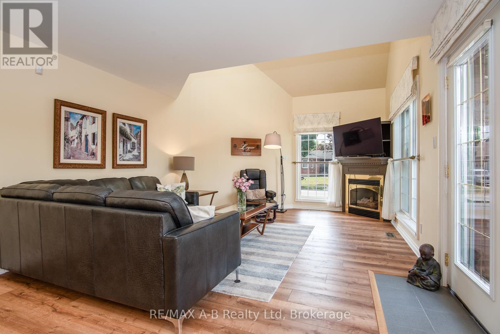 292 Woods Street, Stratford, Ontario  N5A 7T4 - Photo 14 - X12255396