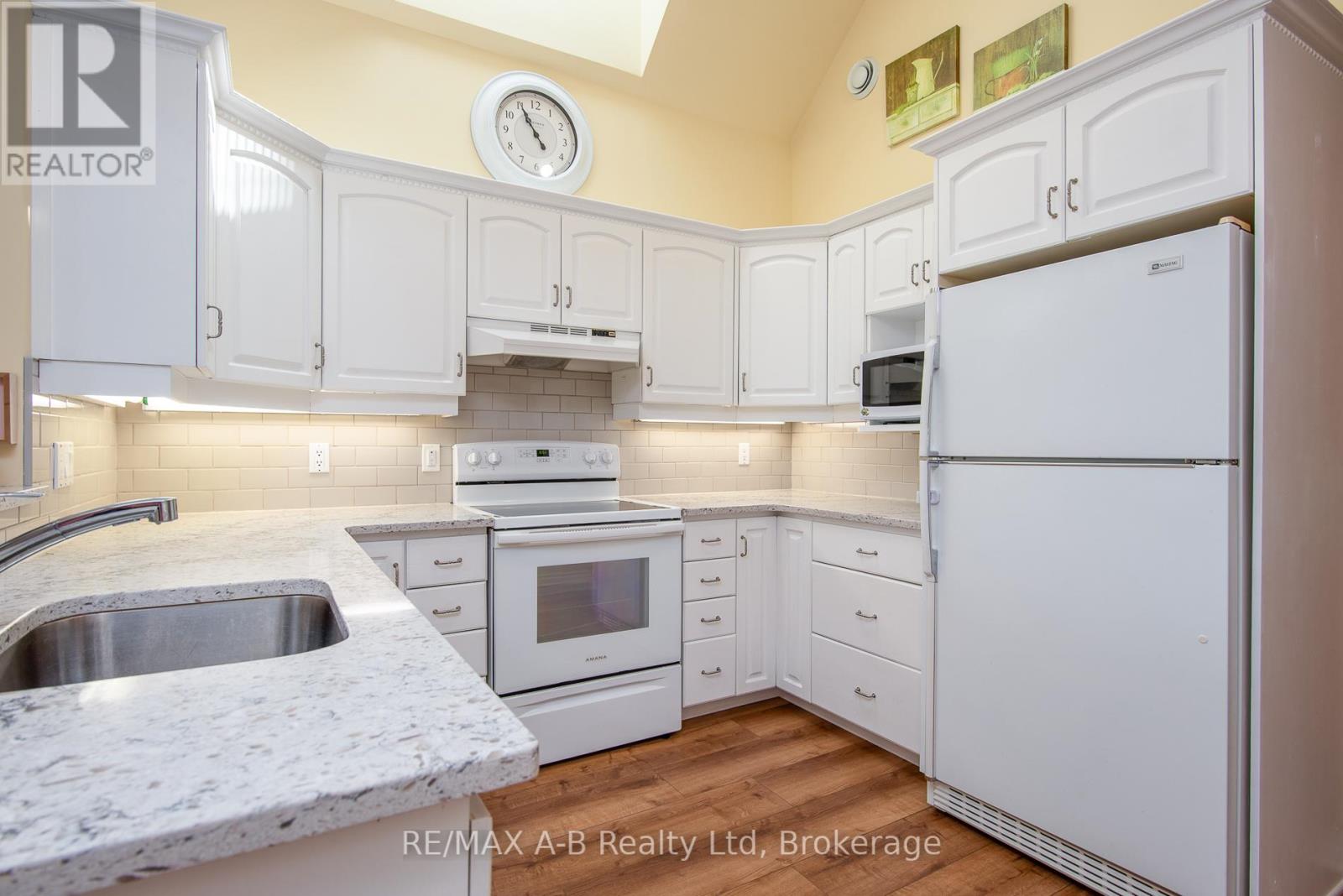 292 Woods Street, Stratford, Ontario  N5A 7T4 - Photo 21 - X12255396