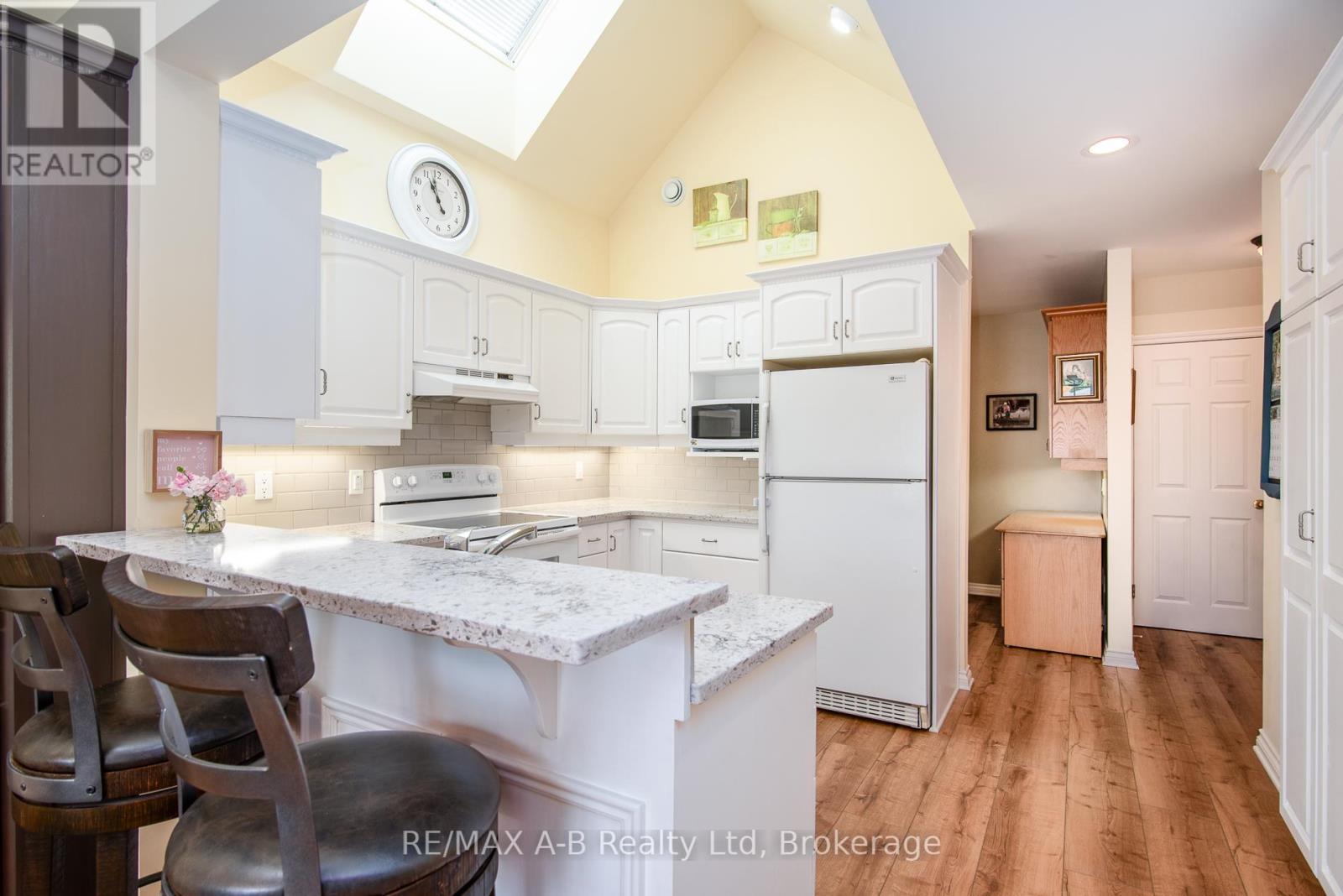 292 Woods Street, Stratford, Ontario  N5A 7T4 - Photo 23 - X12255396
