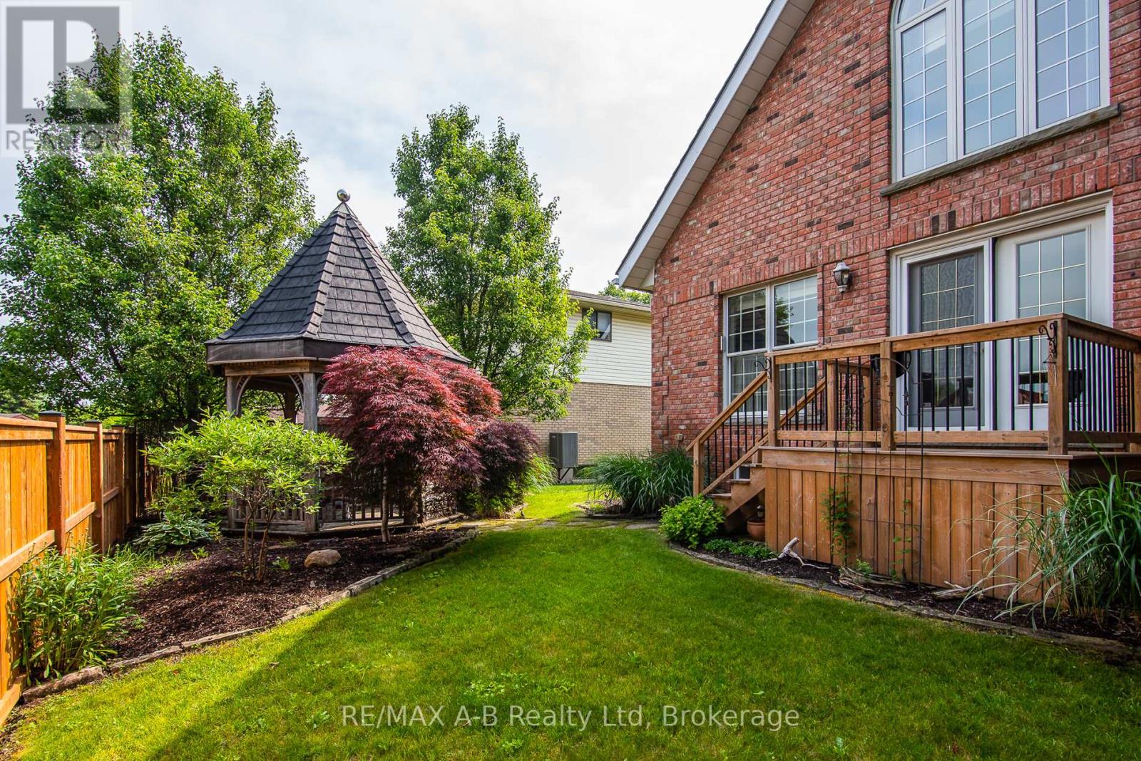292 Woods Street, Stratford, Ontario  N5A 7T4 - Photo 5 - X12255396