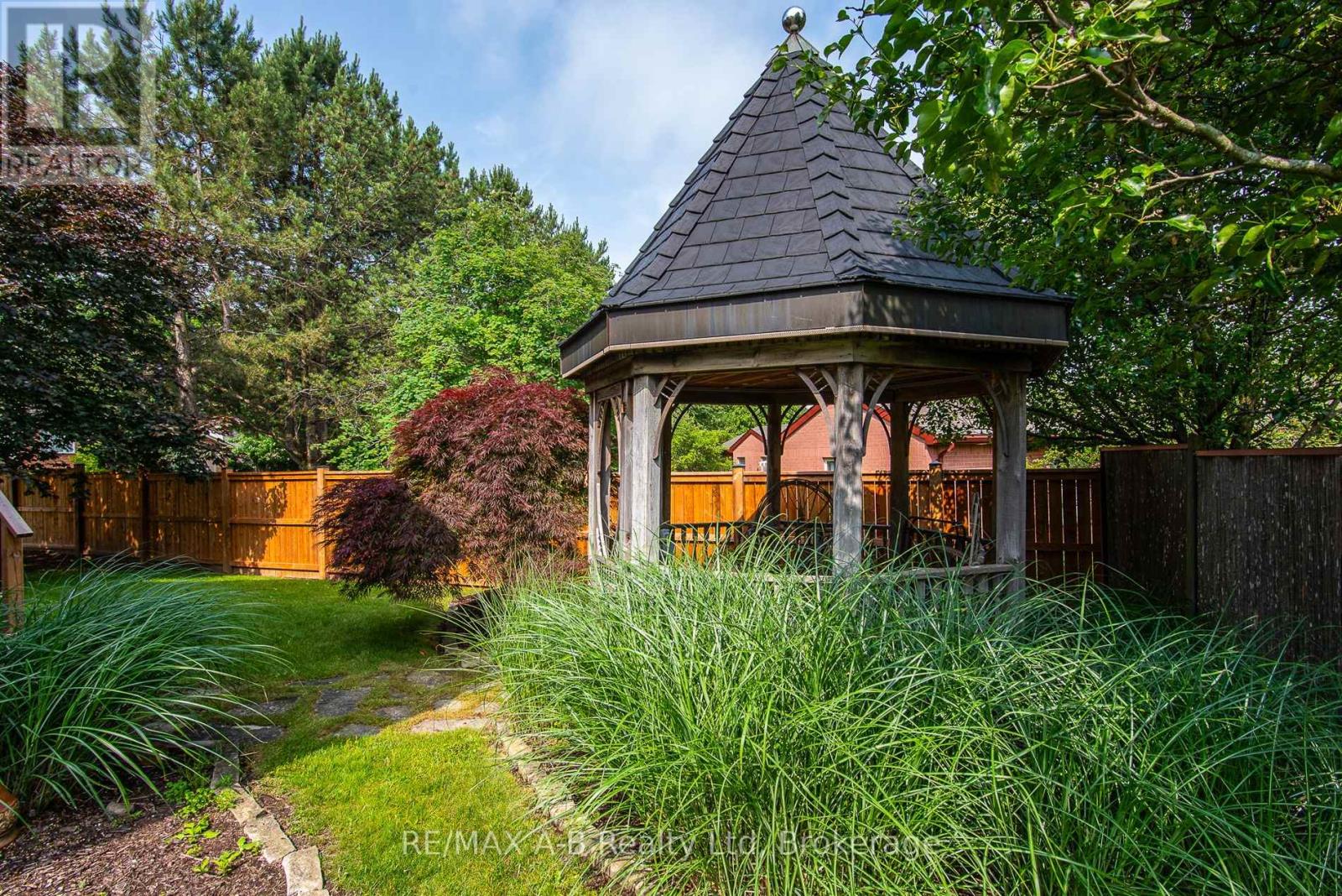 292 Woods Street, Stratford, Ontario  N5A 7T4 - Photo 6 - X12255396