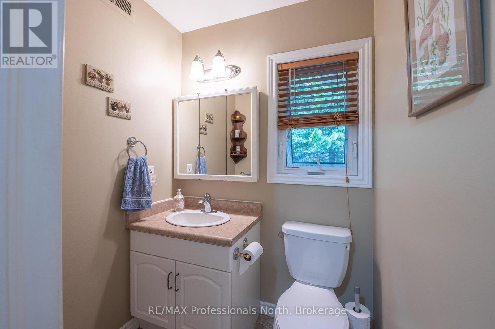 1075 Comak Crescent, Algonquin Highlands, Ontario  K0M 1S0 - Photo 21 - X12255422