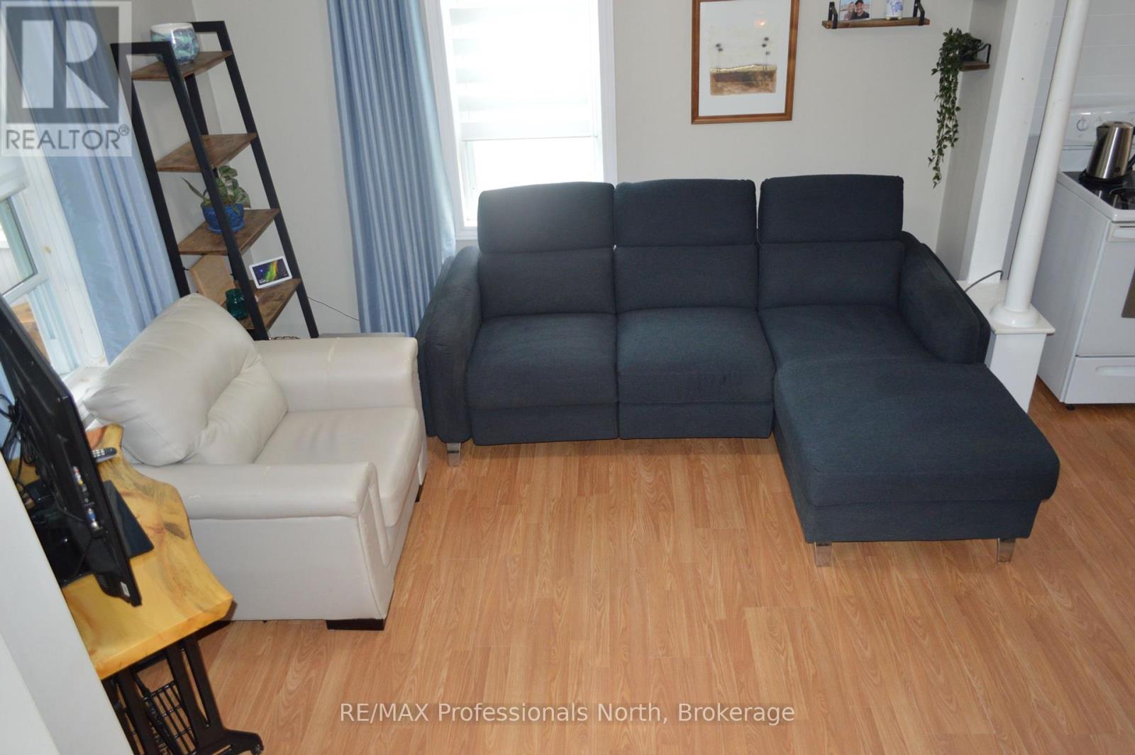 72 Bobcaygeon Road, Minden Hills, Ontario  K0M 2K0 - Photo 12 - X12255616