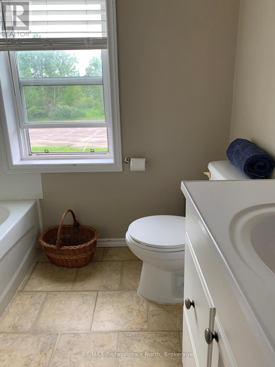 72 Bobcaygeon Road, Minden Hills, Ontario  K0M 2K0 - Photo 18 - X12255616