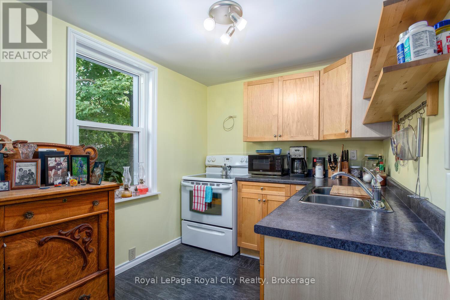10 Pearl Street, Guelph, Ontario  N1E 2E3 - Photo 11 - X12255760