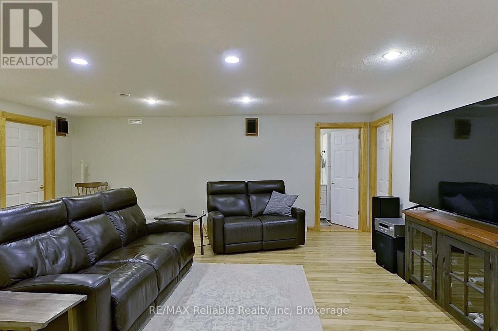 11 Ducharme Crescent, Bluewater, Ontario  N0M 1G0 - Photo 25 - X12255883