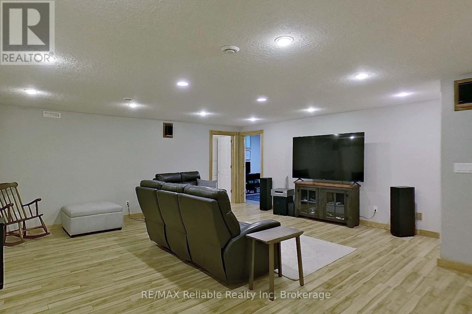 11 Ducharme Crescent, Bluewater, Ontario  N0M 1G0 - Photo 26 - X12255883
