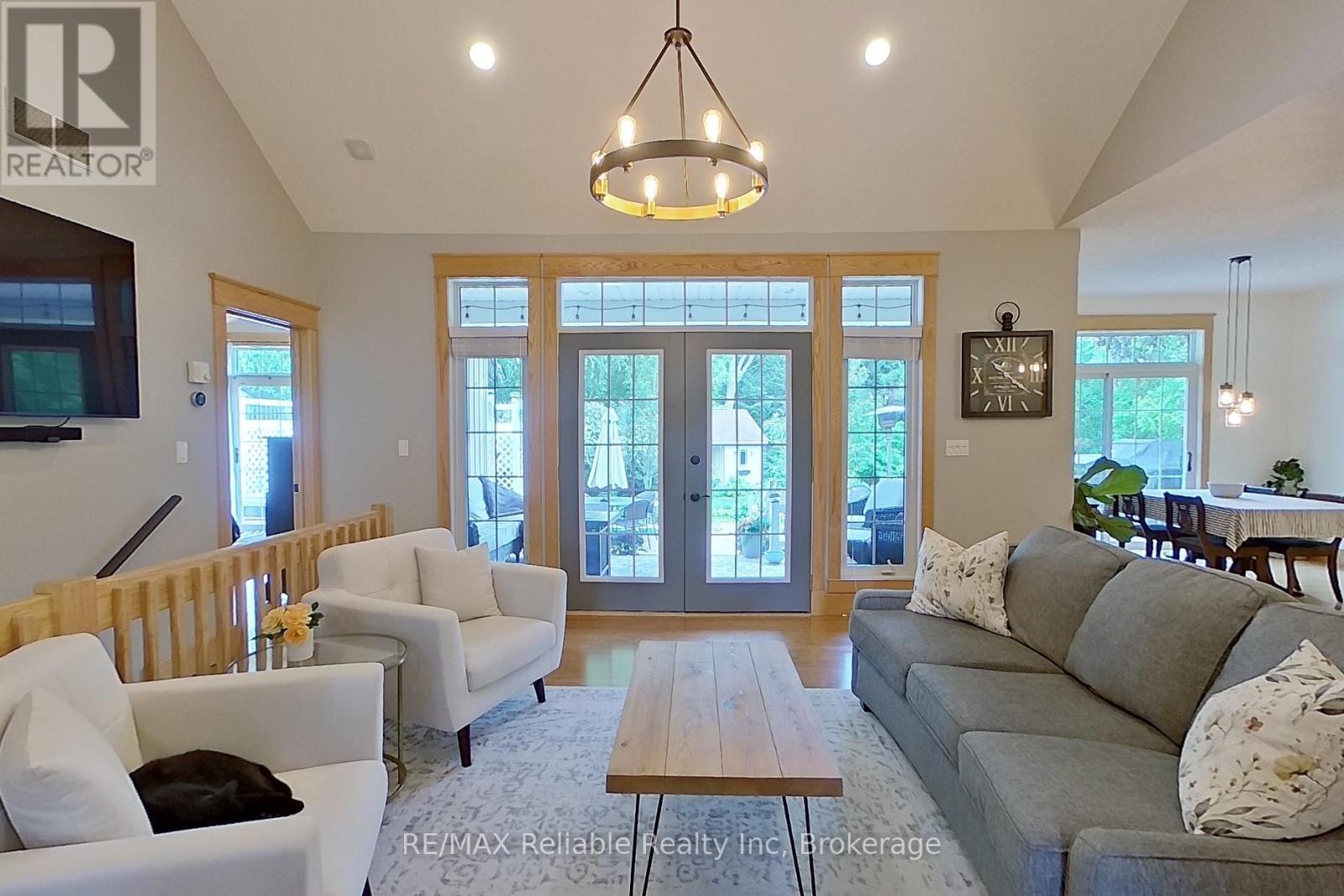 11 Ducharme Crescent, Bluewater, Ontario  N0M 1G0 - Photo 4 - X12255883