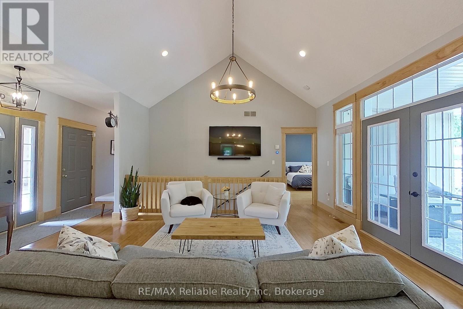 11 Ducharme Crescent, Bluewater, Ontario  N0M 1G0 - Photo 6 - X12255883