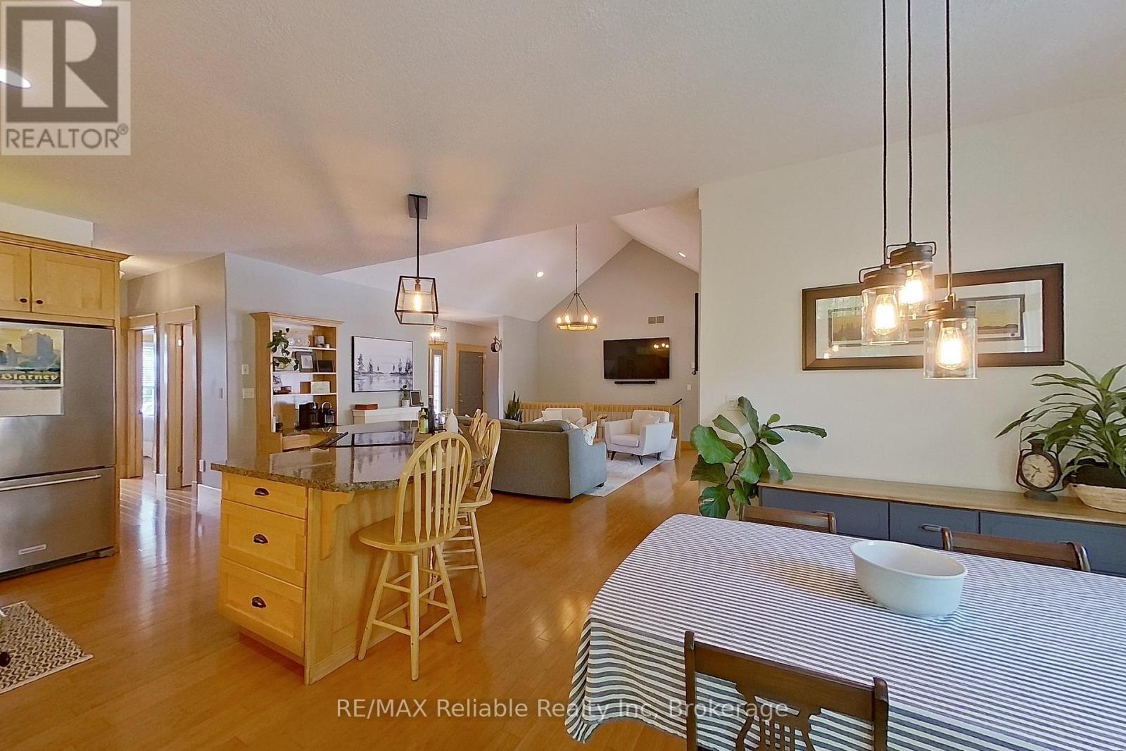 11 Ducharme Crescent, Bluewater, Ontario  N0M 1G0 - Photo 9 - X12255883