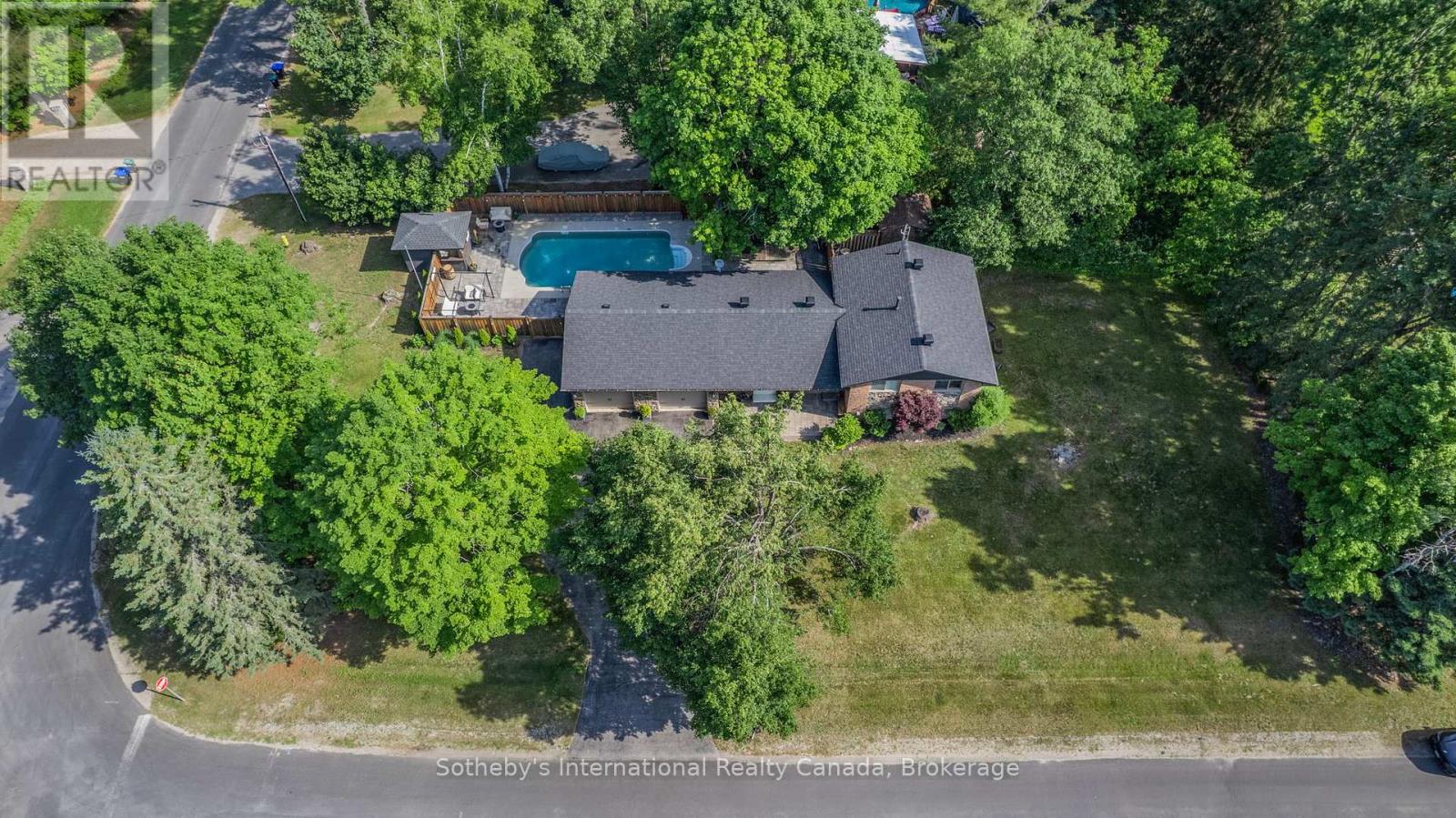 4 Peacher Street, Springwater, Ontario  L0L 1Y2 - Photo 3 - S12256360