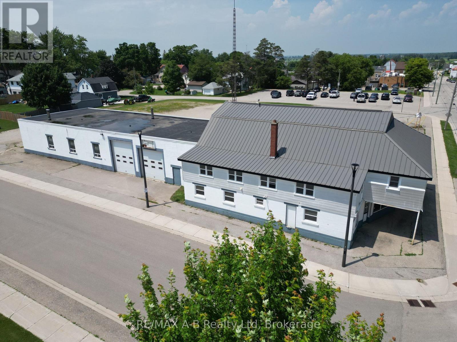 15 Mill Street E, Perth East, Ontario  N0K 1M0 - Photo 1 - X12257400