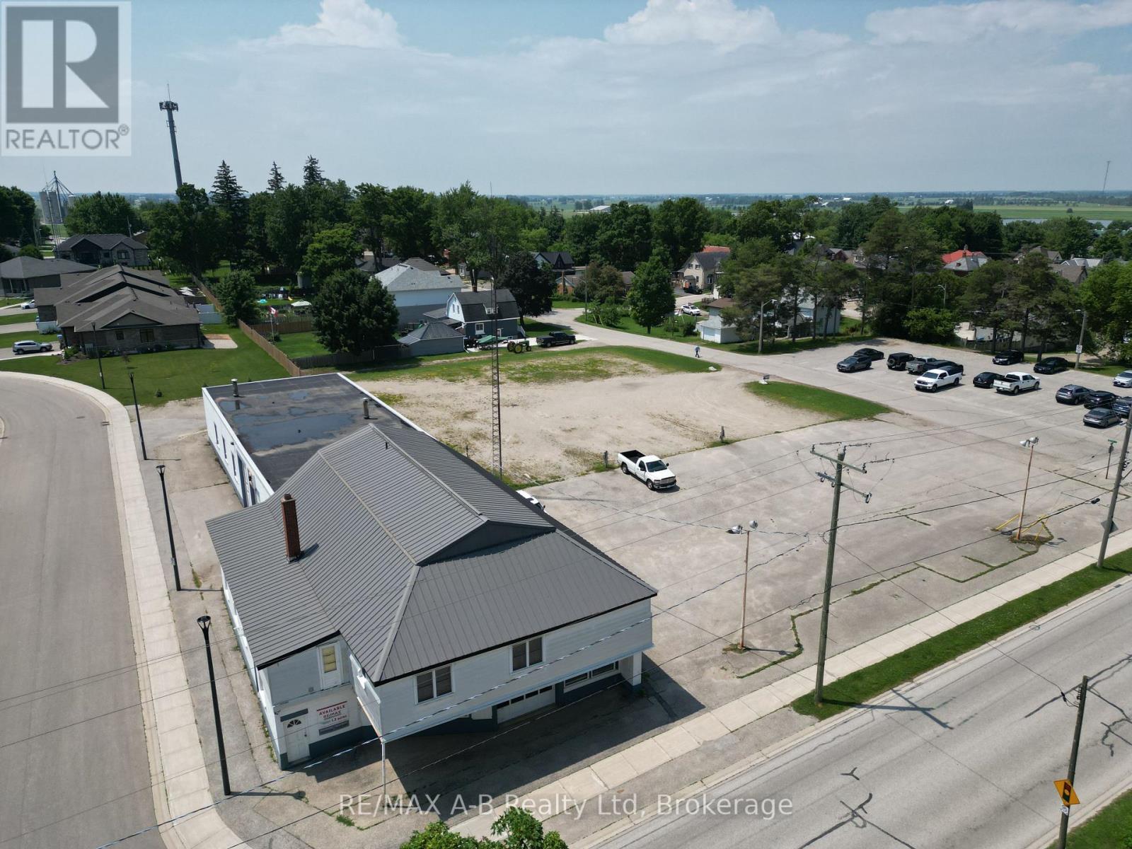 15 Mill Street E, Perth East, Ontario  N0K 1M0 - Photo 6 - X12257400