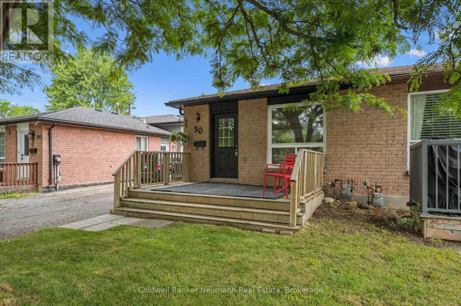 30 Mason Court, Guelph, Ontario  N1G 3G9 - Photo 2 - X12257503