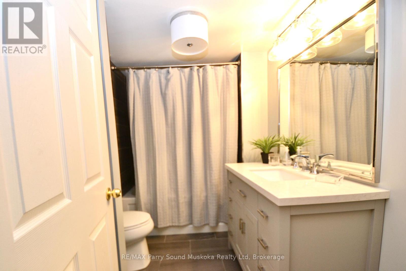 205 - 1071 Queens Avenue E, Oakville, Ontario  L6H 2R5 - Photo 11 - W12257652