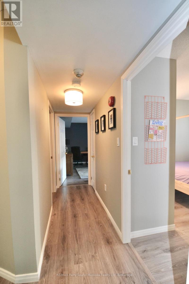 205 - 1071 Queens Avenue E, Oakville, Ontario  L6H 2R5 - Photo 8 - W12257652