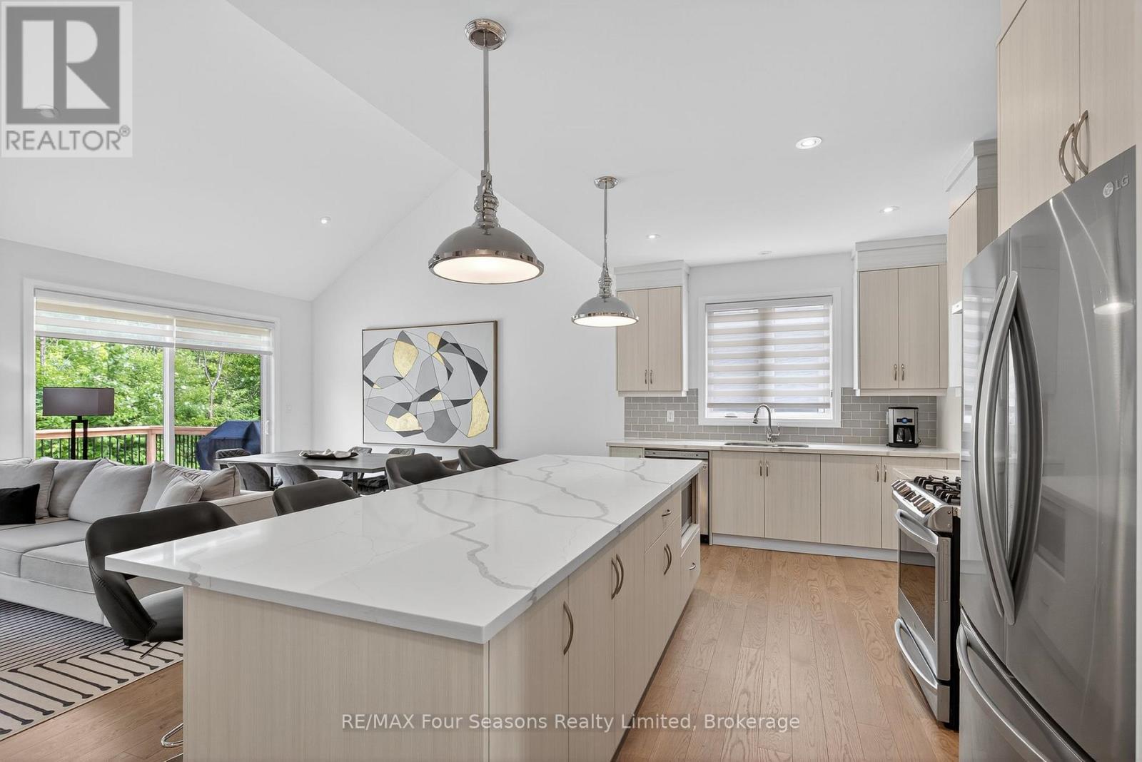 116 Springside Crescent, Blue Mountains, Ontario  L9Y 4P5 - Photo 14 - X12257621