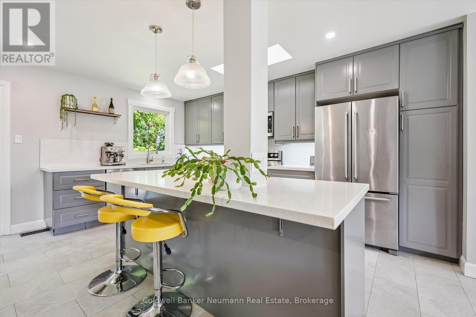 396 Ironwood Road, Guelph, Ontario  N1G 3N8 - Photo 2 - X12258368