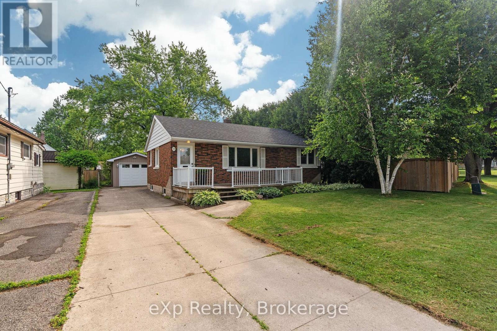 17 ARTHUR STREET, Stratford, Ontario